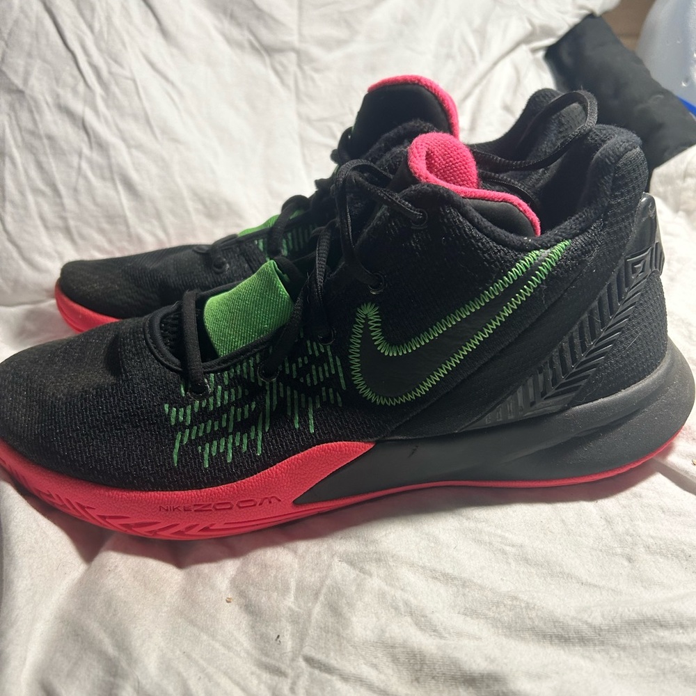 Kyrie Irving Flytrap Hyper Pink - image 2